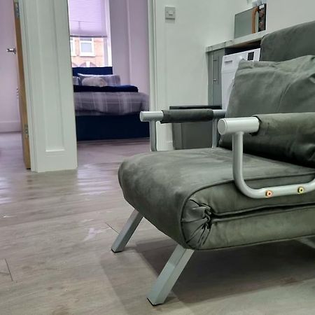 2 Bed Cosy Flat Close To Bus & Tube Station Λονδίνο Εξωτερικό φωτογραφία