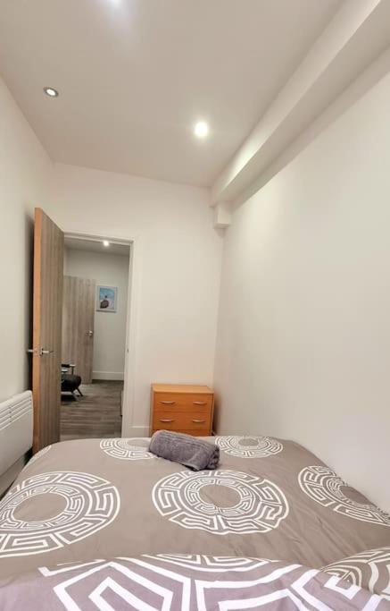 2 Bed Cosy Flat Close To Bus & Tube Station Λονδίνο Εξωτερικό φωτογραφία