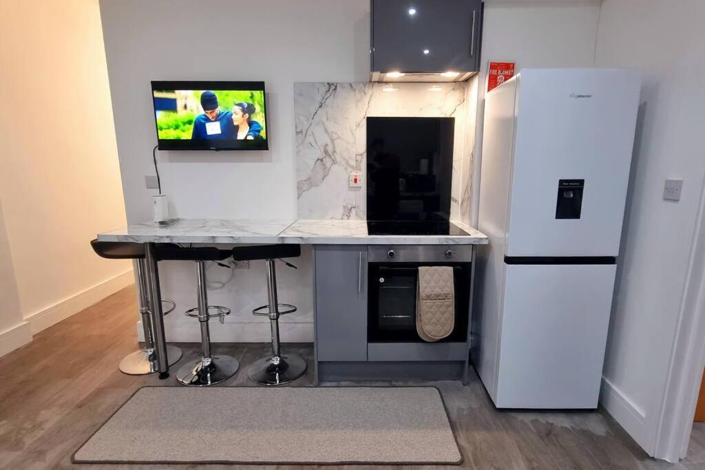 2 Bed Cosy Flat Close To Bus & Tube Station Λονδίνο Εξωτερικό φωτογραφία