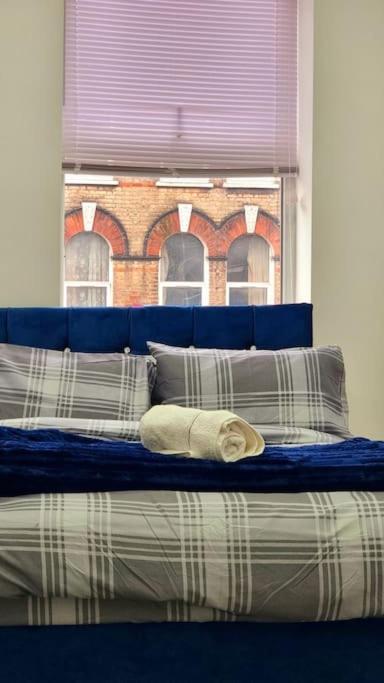 2 Bed Cosy Flat Close To Bus & Tube Station Λονδίνο Εξωτερικό φωτογραφία