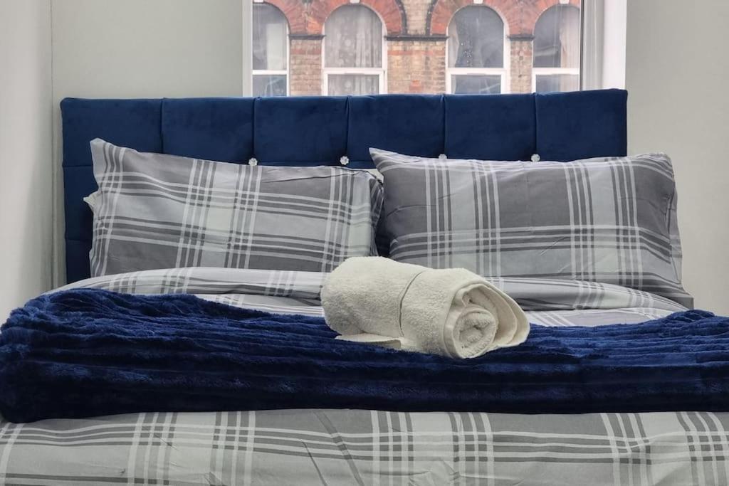 2 Bed Cosy Flat Close To Bus & Tube Station Λονδίνο Εξωτερικό φωτογραφία